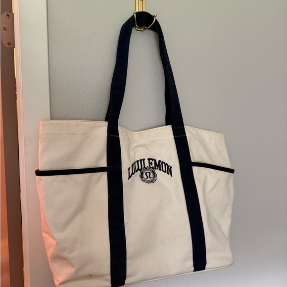 lululemon athletica Daily Multi-Pocket Canvas Tote Bag 20L - Picture 1 of 4